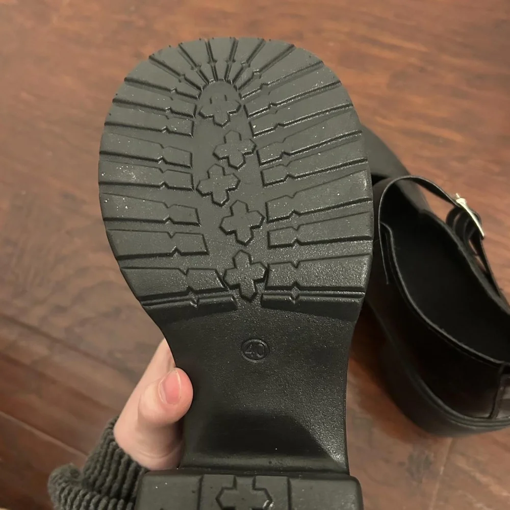 Black Platform Mary Jane Shoes - Picture 3 of 5